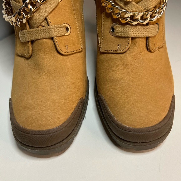 KARL LAGERFELD Lug Sole Cushioned Victoria Round Toe Zip-Up Leather Dress Bootie - Picture 5 of 14